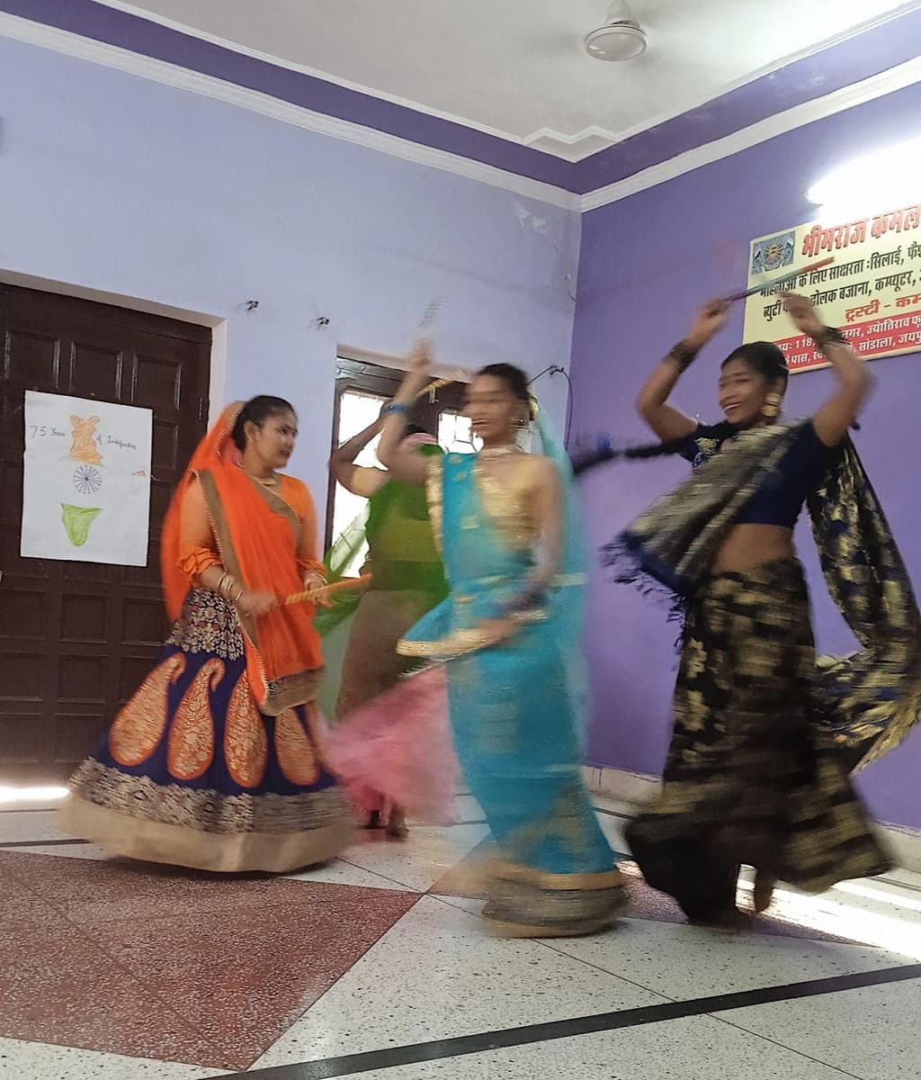 Dholak (Drum) & Dance